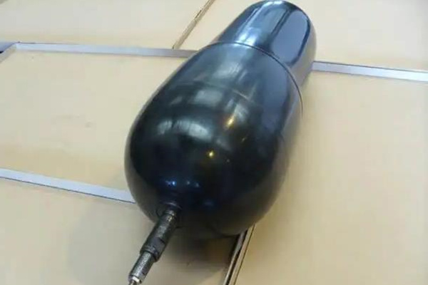 蓄能器里面的液壓油有哪些污染與危害？